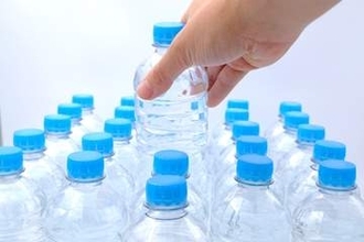 ドライバーの水分補給に「ご理解を」　タクシー会社が呼びかけ→その後どうなった？　「どんどん飲んで」「全然問題ない」「文句言う人いるの？」
