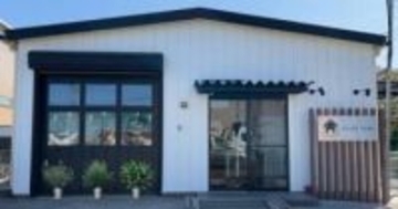 誰もが安心して“外食”できる場所を　障害のある息子との外出に悩んだ母が作ったカフェ　倉庫を改装、バリアフリーな工夫満載　嚥下食のサポートも