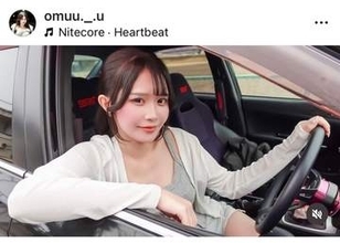 ガチの車好き女性YouTuber「真夏みたいな恰好になっちゃった笑」　洗車中の涼しげコーデにファン「激カワ！」「服装好きすぎ」