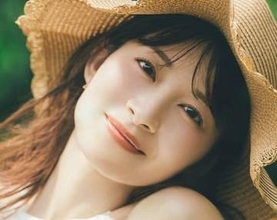 「ドキッとしてもらえたら…」まん丸美尻際立つバックショット　元TBS・山本里菜アナの大胆ポーズに「グラビアに転身して」「女神様」「アイドルみたい」
