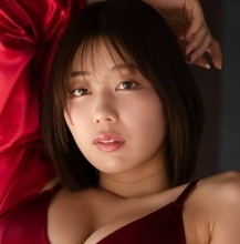 88-55-85　極上Sラインボディの27歳博多美女　深紅のランジェリーで悩殺ポーズ