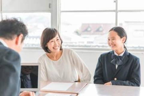 親が子に望む職業ランキングは男女とも「公務員・官僚」「会社員」がTOP2　「医師になってほしい」も、そろって上位に