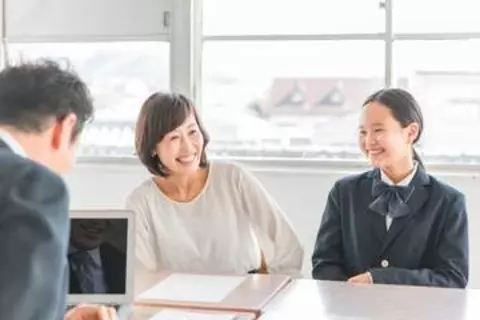 親が子に望む職業ランキングは男女とも「公務員・官僚」「会社員」がTOP2　「医師になってほしい」も、そろって上位に
