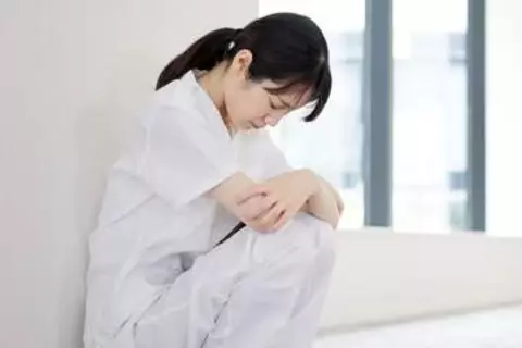 「加害が許される治外法権の場所」「看護師だって一人の人間」　認知症患者からのハラスメント、医療・介護職員の4人に1人が「ほぼ毎日」