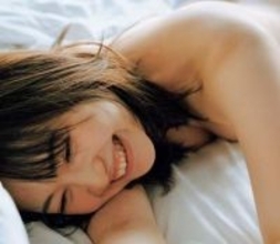 水色ランジェリーから小ぶりヒップが透け見え　30歳女優、9年ぶりグラビアで大人の色気がムンムン