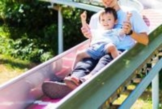 「すべり台」心配だから一緒にすべったら……実は、子どもにとって危険だった？　注意喚起に「めっちゃやってた」「盲点でした」……小児救急医療に聞いた“リスク”