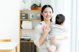 【子育て世帯の情報収集】半数以上が「AIに聞く」時代へ　人気はChatGPTとGeminiの2強