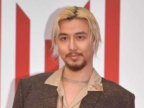 「ない」「どこいった？」世界的人気の日本人歌手、生配信中に顔が激変！→消えたパーツに騒然「さっきまであったよね？」