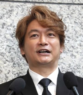 別人級…！香取慎吾、髭モジャ＆ロン毛の〝原始人風〟ショットに騒然「寒中見舞いでその写真使うとは」「本人に見えない」