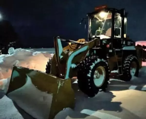 「早朝の除雪車クソ迷惑！」←雪国住民「は？」除雪業者が困惑する理不尽なクレーム「クマ駆除と同じ…」「雪国の住民以外は黙ってて」