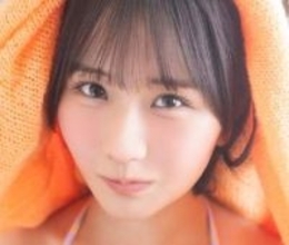 「よそ見したらあかんで？」　ピュアすぎ笑顔と健康ビキニ　バズり続ける23歳美女の快進撃が止まらない