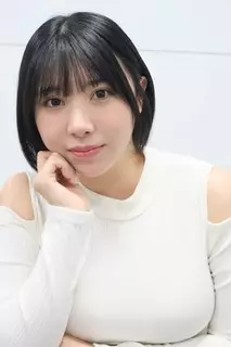 「見せる部分はしっかり見せます」　ぴたぴたニットの96センチIカップ美女　「完全無加工」の初写真集はありのままの姿収めた意欲作