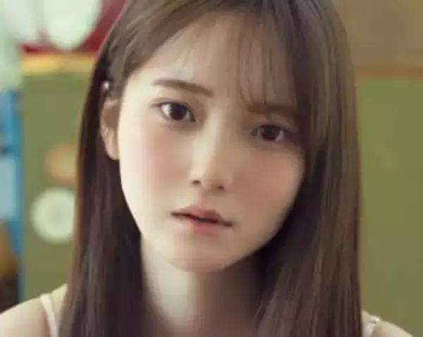 紐ビキニからこぼれそうな豊満バスト　20歳のグラエンサーが見せつける「横乳際立つ天然ボディ」