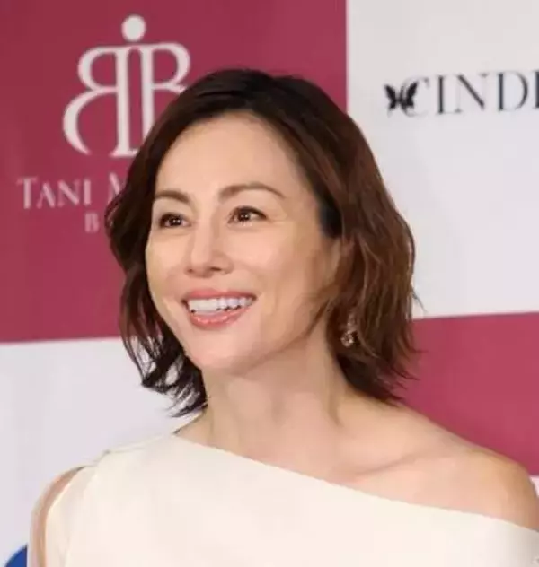 元バレエダンサーの俳優も絶賛　艶やかな薄紫の蝶に……51歳俳優の姿にファン大興奮「美しすぎて眩しいです」「もはや神々しい」