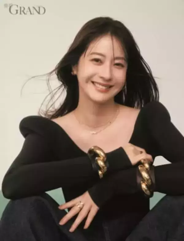 「シワをなくしたいとは思わない」　42歳松本若菜さん　際立つ美脚と理想のデコルテライン