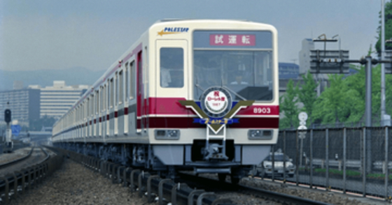 「白い地下鉄」と称される北大阪急行8000形「ポールスター号」の引退が決定　今なお珍しい「自動で開く扉」と斬新なデザインで存在感