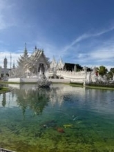 「外は天国で、中は地獄だった」タイの名所寺院に驚き「対比すごい…」「こわすぎて行ってみたい」