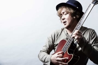 来年デビュー50周年の音楽家、「ザ・ベストテン」の舞台裏や久米宏の話術、黒柳徹子との縁、Charに託した平和への願いを語る