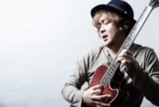 来年デビュー50周年の音楽家、「ザ・ベストテン」の舞台裏や久米宏の話術、黒柳徹子との縁、Charに託した平和への願いを語る