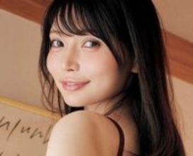 Yバックランジェリーで魅惑のお尻見せつけ　欲望凝縮された悩殺ポーズ連発　32歳のデジタル写真集の女王