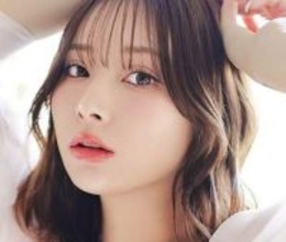 色っぽ天使になった25歳モデル　カメリア刺繍やフラワーモチーフの上品ブラ姿にうっとり