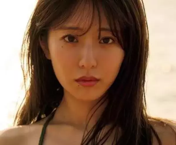 アナウンサー界No.1ボディの衝撃Ｔバック　下乳露わな表紙と透けランジェリーの裏表紙　秘めた色気がむき出しの初写真集は「覚悟を持って」「過去最高露出にも挑戦」