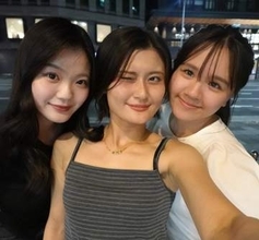 友達の彼氏に「いまここ」写真を送るときは…　友達以外は全力で変顔　暗黙の友情ルールが胸熱「ちゃんとかわいいのに、ちゃんとおもろい」