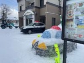 大雪で駐在所が「パトカー2台体制になってた」！？　雪像作った警察官に直撃取材「初めての経験でした」