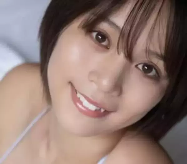 ニットをたくし上げ…21歳グラドルが麗しのIカップで誘惑　色気溢れる入浴シーンも