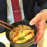 「天ぷらそばをオーダー、「天ぷらは別のお皿に」と要望したら…　「それなら単品でご注文を」と拒否された！　サクサクの衣を食べたいのに…【調理師が解説】」の画像1