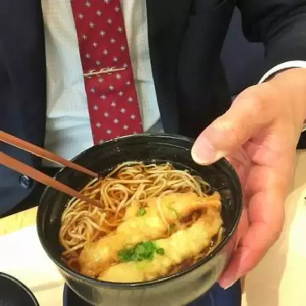 天ぷらそばをオーダー、「天ぷらは別のお皿に」と要望したら…　「それなら単品でご注文を」と拒否された！　サクサクの衣を食べたいのに…【調理師が解説】