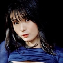 グラビアデビュー13年　Hカップグラドルが魅せる成熟美　ガーターランジェリーが醸しだす20代最後の色香