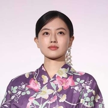 「奇跡的な美しさにキュン」朝ドラW主演の21歳女優、雰囲気ガラリ　「横顔が綺麗」「ブラックがとてもお似合い」