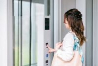 ひとり暮らしが不安を感じること「共連れ侵入」が最多　一方、実践している防犯対策は手軽なものに偏る