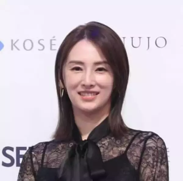 北川景子さん新作披露　今度はキュートなお手製マスコット　「シマエナガが大好きな子どもたちに作りました！」「朝起きたら遊んでくれるかな〜」