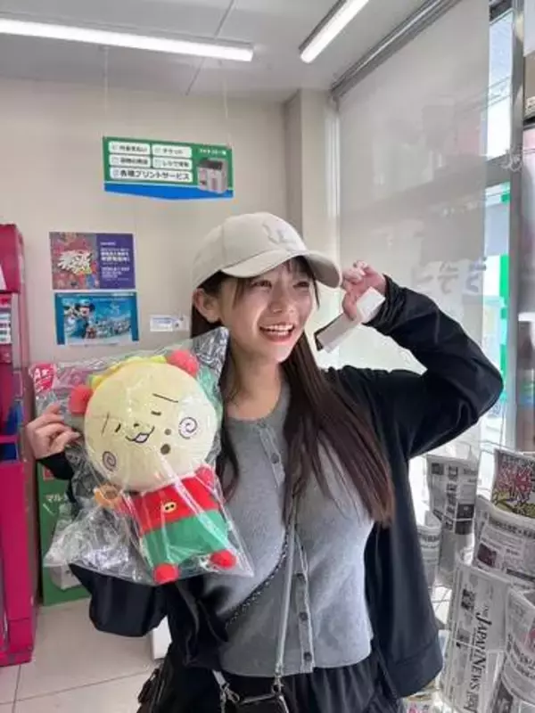 96・64・96のIカップ小悪魔　安アパートに現れた佐野なぎさが服を脱ぎ…　初登場ヤングガンガンで恵体から色気ムンムン