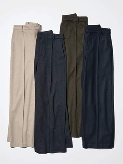 「冬はこればかり履いて制服化しています」ユニクロのワイドパンツが11月5日まで期間限定3990円　「履いてて楽だし温かい」「合計5本購入しました」