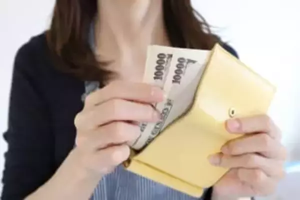 28歳女性、フルタイムで手取り12万円「生活保護の方が“余裕”がある？」　働いているのに苦しい“逆転現象”の背景【社会福祉士が解説】