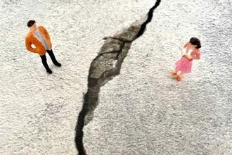 夫婦の会話が減る→無視や冷たい態度が増える→関係悪化　離婚を避けるために何ができる？