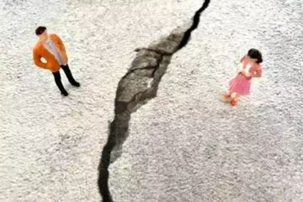 夫婦の会話が減る→無視や冷たい態度が増える→関係悪化　離婚を避けるために何ができる？