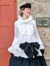 「年相応」より「自分相応」　50代女性のPINK HOUSE姿に共感続々「好きな服を着ればいい」