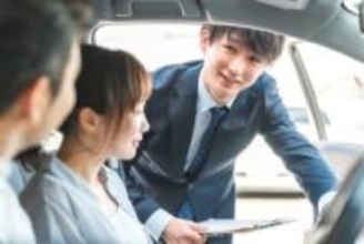 車の購入の商談中に、買う気が失せた接客とは？　女性は「いまだに“女性ドライバー軽視"を感じる」