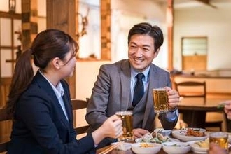 Z世代営業職の8割が「接待に前向き」　世代が上がるほど接待に消極的な逆転現象が明らかに