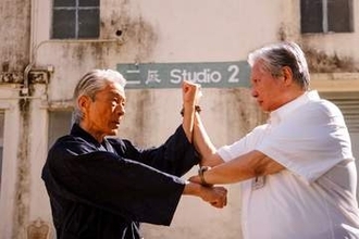 エスカレーターは使わず優先席は譲る側　80歳現役アクション俳優倉田保昭　衰えない肉体は半世紀休まないストレッチにあった