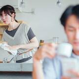 「夫のスマホに新着メッセージ…既婚者専用マチアプの通知だった　不自然な優しさにも違和感　アプリ利用は不貞行為の証拠になりますか【夫婦関係修復カウンセラーが解説】」の画像1