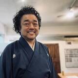 「超踊れるタレント59歳、25年前の新婚ショットが話題　33kgの減量に成功前…「可愛い奥様とデレデレ」「リアル美女と野獣」」の画像1