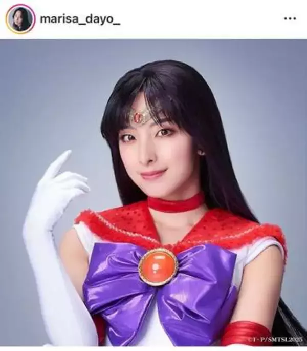 「へそ下がとーっても長く、下半身がボリューミー」 33歳女優、バッキバキの6パック披露