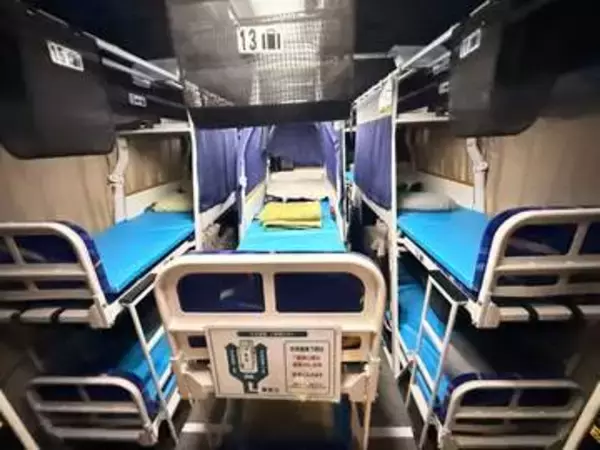 フルフラットシート夜行バス、見た目は激せま2段ベッド！？　東京から高知まで乗ってみた　寝心地は…