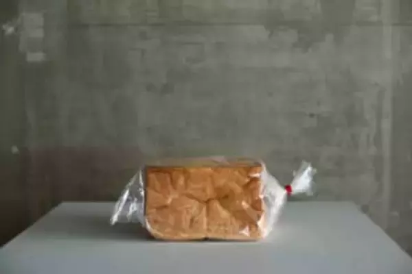 菓子パン袋を、クリップで留めた夫→妻「それ逆じゃね…？」　おとぼけ行動に「笑いが止まりません！」