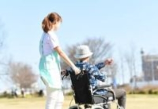 「人の命を預かる仕事なのに、手取り18万円」福祉職の現実　やりがいを手放さず生活を守るため、“副業”を選んだ当事者たち【社会福祉士が解説】